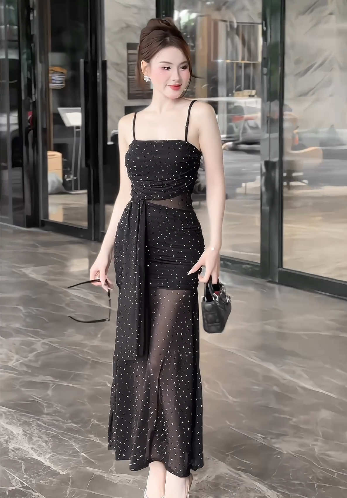 Hai thứ không bao giờ ngừng toả sáng: kim cương và nhan sắc của nàng...  #simihouse #vaybody #macdepmoingay #simihousechuyenvay #phoidodep #tipphoido #simihousechuyênváy