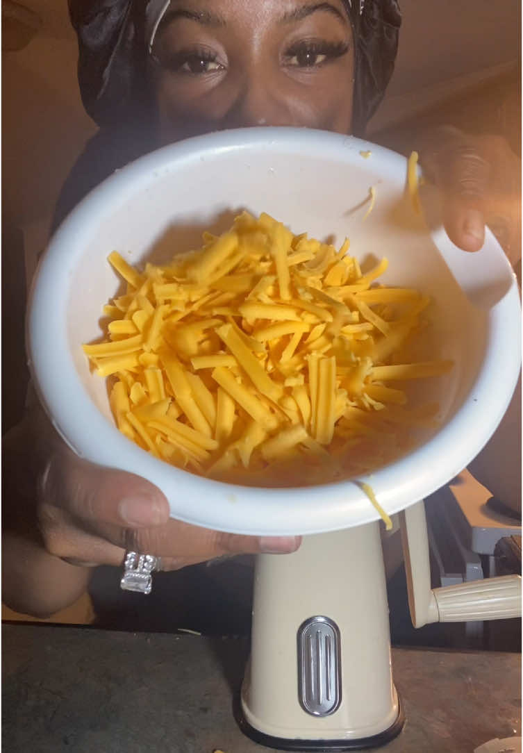 Ima figure it out soon lol🫑🧀🥬 #fypシ #foryoupage #cheesegrater #grater #trending #viral #pocahontas25_ #clickthelink #fy #SHOP #tiktokshop 