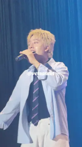 Nicky ngày càng lên trình hát live. Vì xuất phát điểm của ãnh không phải là thiên về vocal nhưng Nicky luôn nỗ lực mỗi ngày! Chờ đón 1 sản phẩm solo của Nicky trong thời gian sớm nhất! #vetsantin #MicZ2025 #ShootForTheStars #MC #ctv #nicky 
