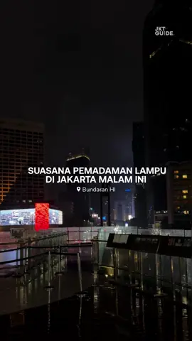 Ada yang nyadar malam ini Jakarta gelap? Yes, Sekitar jam 20.30 beberapa titik lampu jalan dan lampu gedung di Jakarta serentak dipadamkan. Bukan karena kesalahan teknis, tapi ini dalam aksi memperingati Hari Bumi. Selain area sekitar Bundaran HI, area Monas, hingga jalan Dan Mogot turut serta dipadamkan. #jktguide #jakarta 