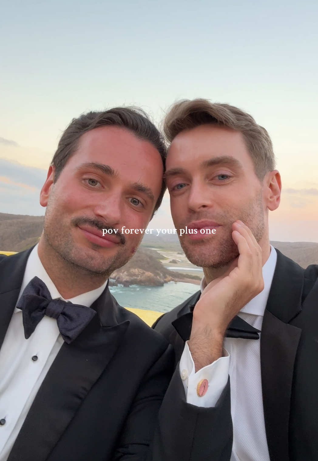 If it’s a date with you, I’m in #couplegoals #boyfriends #lgbt🌈 #blacktie 