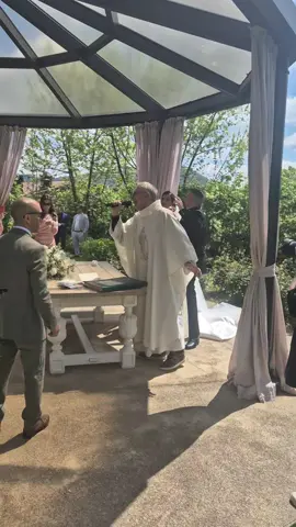 Grandissimo Don Brunoooo🥂💍 25 Aprile 25 con Valentina e kristian ❤️ Auguriiiiii 🥰 😍 #musica #foto #song #fotografia #livemusic #bacio #divertimento #balli #dance #karaoke #balliamo #balli #intrattenimento #Roby_music_show #spettacolo #singer #voice #divertimento #show #roby_music_show 