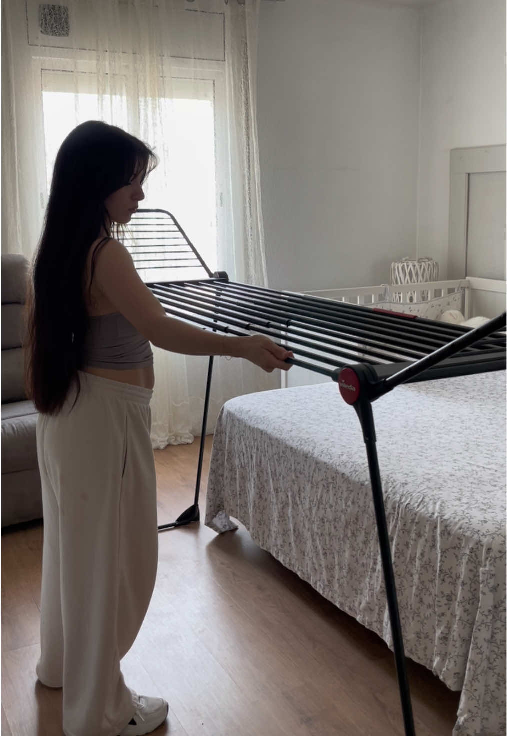 Dile adiós a las montañas de ropa sucia con el nuevo tendedero de @Vileda España Infinity flex, que además de ser XXL tiene un diseño súper elegante que hasta quedará bien en el salón.  A mi ha facilitado la vida muchísimo 🫶🏼🧺 #vileda#tendedero#infinityflex #clean#limpieza#maternidad