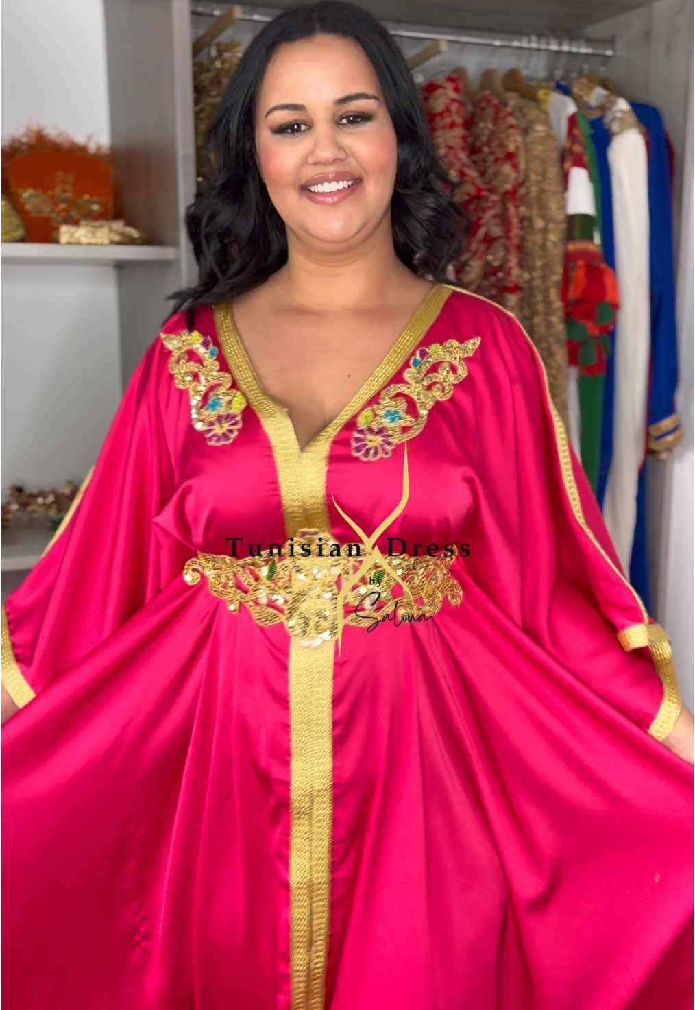 Robe  en satin de soie brodé au cannetille une robe à la fois simple et raffinée, parfaite pour briller lors de vos événements : ⚠️ uniquement de la location ⚠️ Pour plus d’informations contactez moi par MP ou par watsapp 0768498019  Modèle : @locatounes #tunisianjebba #tunisiantraditionaloutfit #entrepreneur #toulouse #toulousaine #toulousain #autoentrepreneuse #locationrobedesoiree #locationrobedemariee 