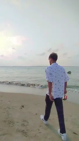 Bachpan Se Hi Mai Gusse Ka Kafi Tej Hun #tranding #viral #tiktok #foryou #coxsbazar #unfrezzmyaccount #foryoupage❤️❤️ #rakibyt3 #foryouu #foryoupag #beach #attitude #power #gangster #sky #savage @TikTok Bangladesh @TikTok for Good @TikTok 