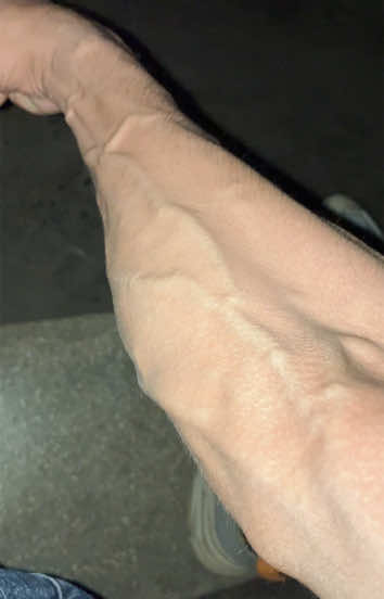 #foryou #arm #veins #forearm #pakistan #faizan #faizan045 #faizankamal #faizankamal045 #faizankamaloffcial #jessfizi #fizi #045 #trending @Faizan Kamal 