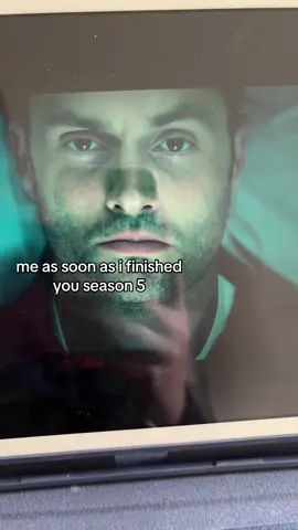 my screen is so dirty🤦‍♀️🤦‍♀️#fyp #foryou #relatable #viral #joegoldberg #you #netflix #youszn5 #youseason5 
