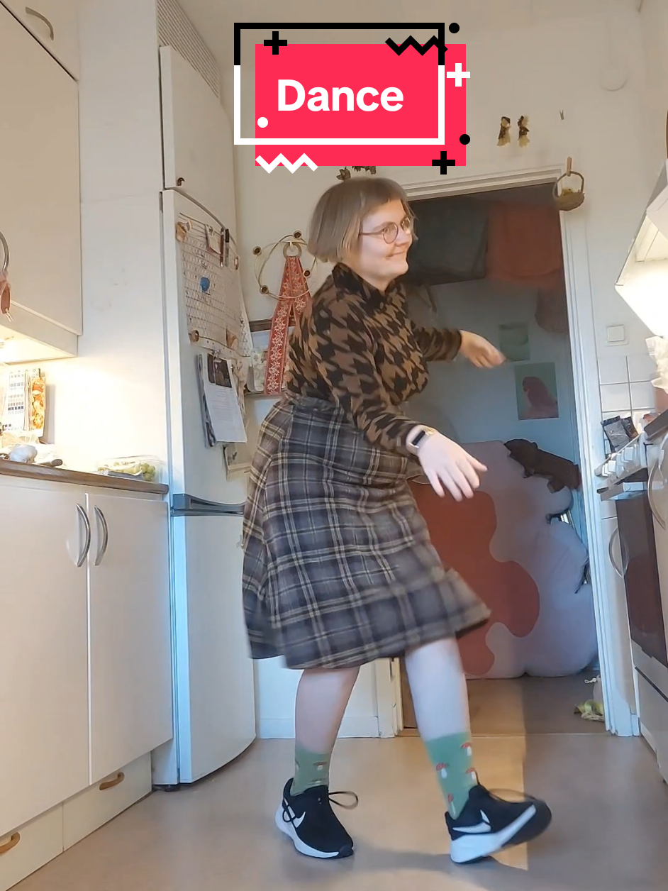 Dance vibes? ⸜(｡˃ ᵕ ˂)⸝ #alicedeejay #betteroffalone #danceparty #robotdance #dancetiktok #poppingdancer #goodvibes #grandmacore 