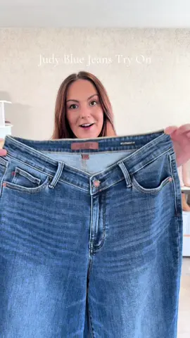 No way 🤯 I didn’t think Judy Blue jeans could surprise me any more!! 😍 #judybluejeans #snatched #casualjeans #datenightjeans #widelegjeans #longjeans #jbjeans #judyblue #jeanstryon #momjeans #newmom #ftm #momsover30 