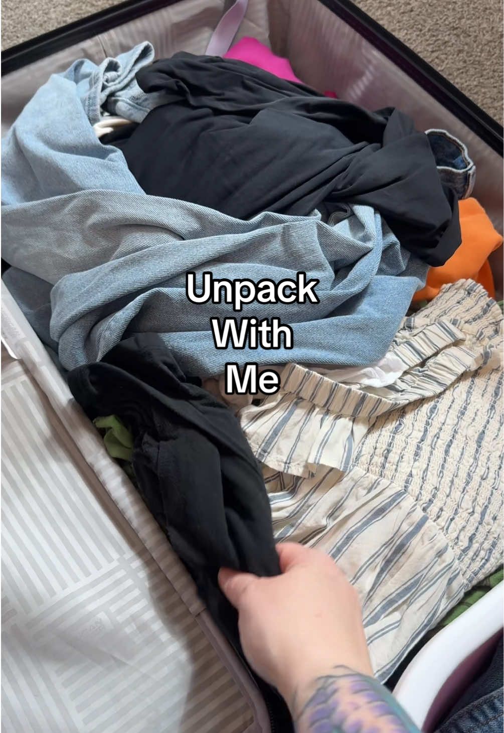 We’re finally home! Unpack with me after a cheer comp in Hawaii and a trip to Disneyland 🌺🐭🎀 #momlife #lifewithkids #motherhood #motherhoodunfiltered #mommotivation #hawaii #allstarcheer #cheermom #clean #CleanTok #cleaning #cleaningtiktok #cleanwithme #cleaningmotivation #motivation #housereset #unpack #unpackwithme 