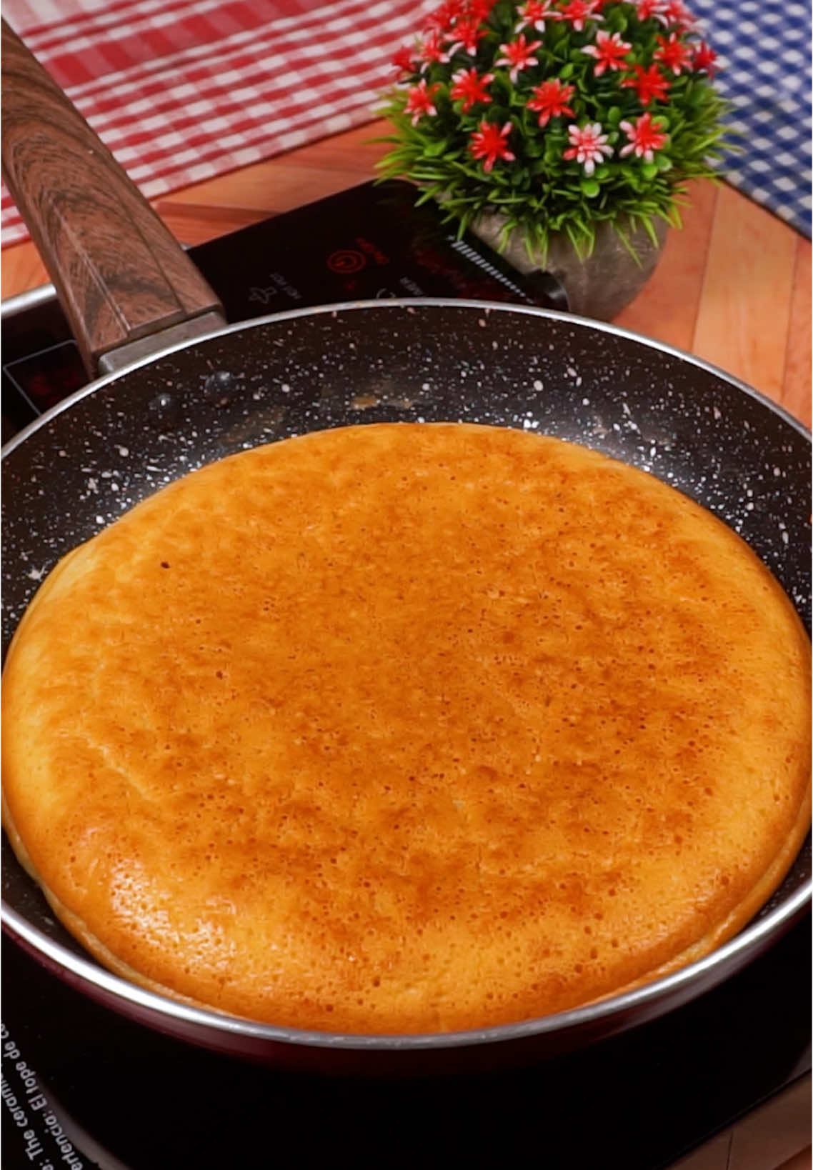 Pan de sartén sin gluten con un huevo preparado en 5 minutos. #pan #huevo #sarten #5minutos #cocina #comida #fyp #paratii #viral #Receta 