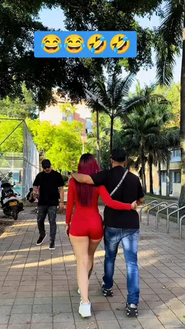 #risa #broma #amigos #pareja #humor #saludos #funny #caminar 