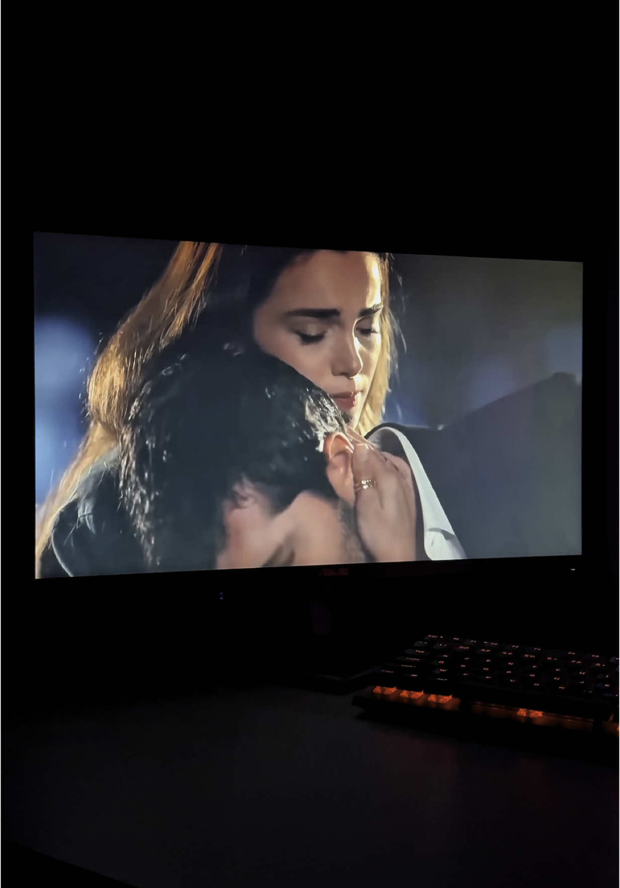 Ben seni uyuturum… #sonyaz #sonyazfox #yagmur #akgün #yagmurkara #akgüngökalptaşkın #hafsanursancaktutan #alperenduymaz #aşk #dizi #diziler #keşfet #keşfetteyizzz #keşfetbeniöneçıkar #öneçıkar #seniniçin #fürdich #pourtoii #for #voorjou #turkdizi #turkishseries #fyp #viralvideos #goviral #sdedit2 