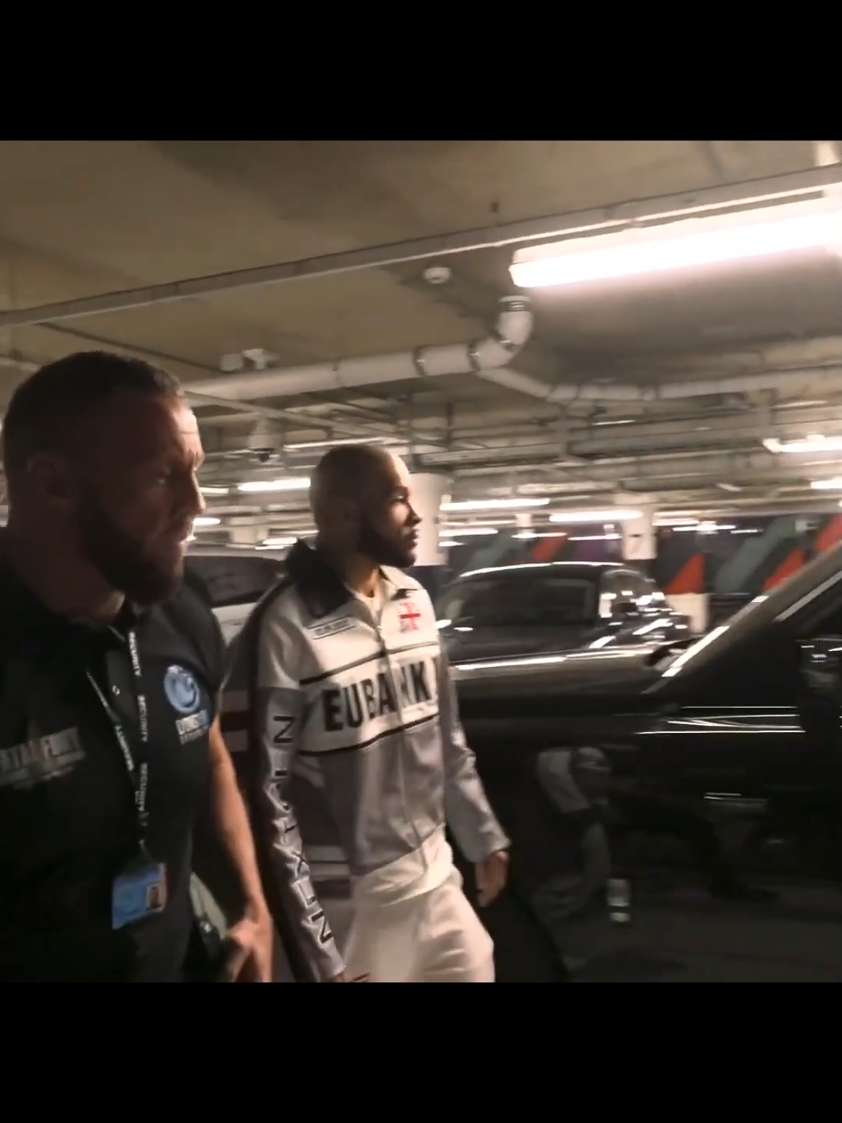 Eubank jr vs Benn  Chris Eubank SENIOR Arrives For Son Jr's Fight With Conor Benn 🤯😲 #eubank #eubankjrbenn #boxing🥊 #chriseubankjr 