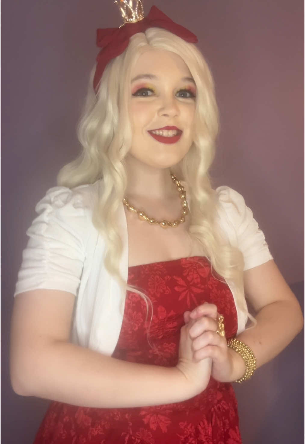 despite essentially thrifting this whole cosplay, i’m happy with how it turned out!! #applewhite #cosplay #applewhitecosplay #everafterhigh #everafterhighcosplay #eahcosplay 