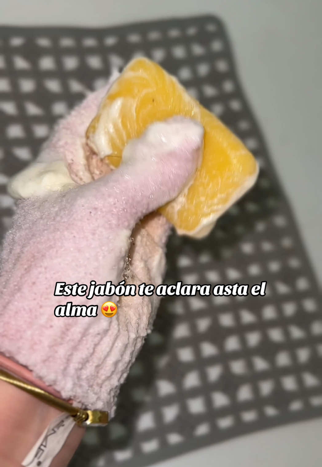 Jabón aclarante #tononaturaldepiel #aclararlasaxilas #axilas #axilasoscuras #gueritas #pielblanca #aclararlapiel #tumericsoap #fpyシ 