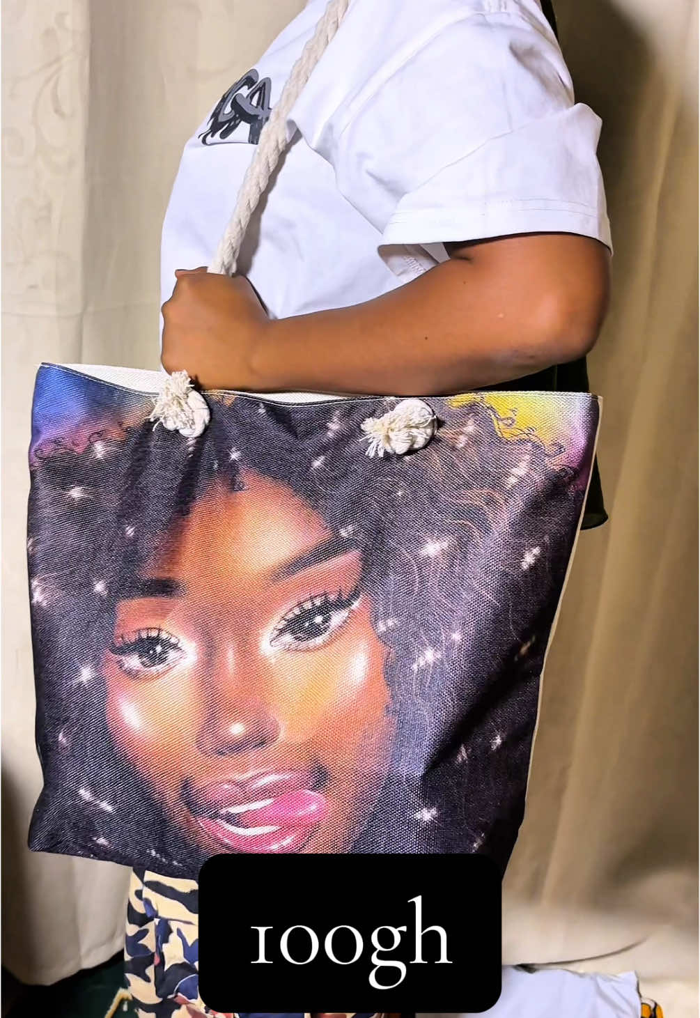 This maxi bag is really spacious,nice and easy to carry🤭kindly text me to purchase🙏🏻0548745299.#smallbusinessowner #SmallBusiness #bagbusiness #totebagaesthetic #maxibag #spacious 