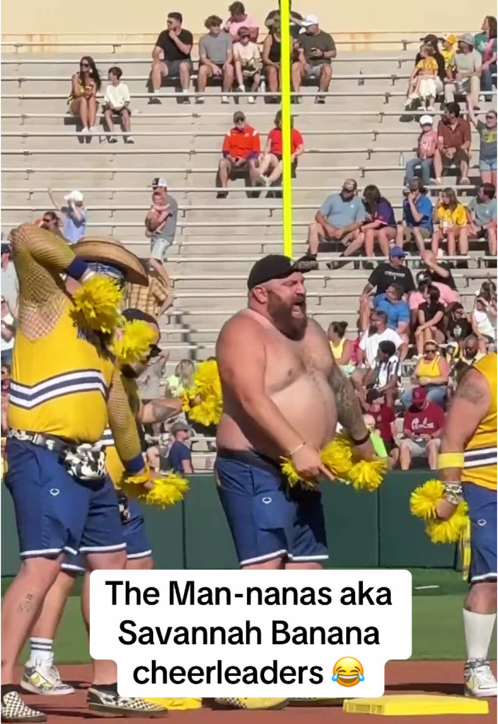 This is bananas 😭🍌 #savannahbananas #cheerleaders #funny #disneyplus 