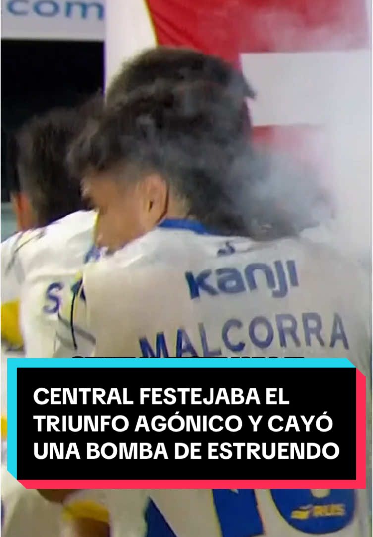 ¡FINAL CALIENTE EN EL NUEVO GASÓMETRO! Enzo #Copetti le dio la victoria agónica a #RosarioCentral y, desde la popular de #SanLorenzo, cayó una bomba de estruendo sobre los jugadores. ▶️ Mirá nuestros partidos de 🇦🇷 #LigaProfesional en #DisneyPlus #TikTokDeportes #futbolargentino