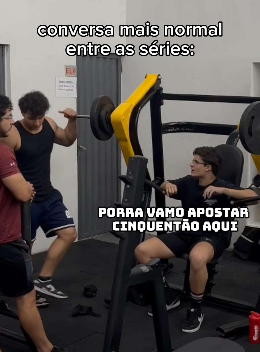 treinão com os crias que quase virou treinão com a academia inteira 😂  cupom 🏷️ LEOS na @Growth Supplements  #anime #shape #academia #humormaromba #gymbro #fyp 