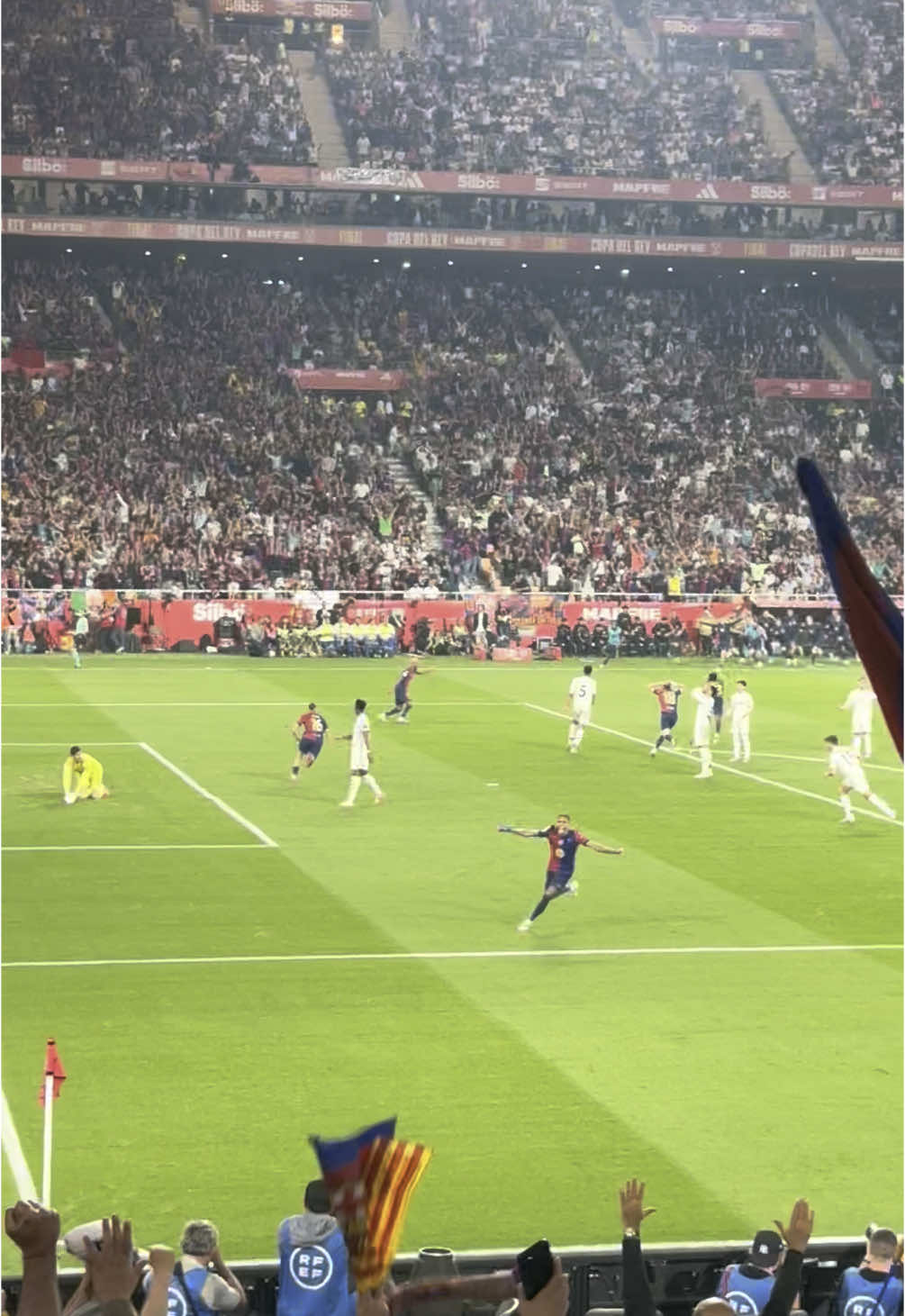 Gol de Kounde en la prórroga de la Copa del Rey. Barcelona 3 - Real Madrid 2 #lacopamola #barça #realmadrid #copadelrey #kounde 