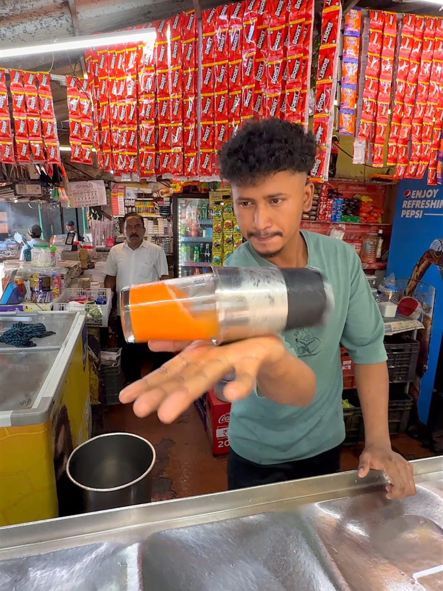 Indian Bartender Shows Crazy Carrot Juice Skills! 📍 Kochi in India (kuluki)   💵  Price 50 Rupee   #juice #indianstreetfood