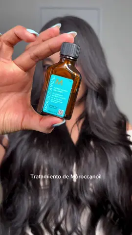 Aceite/Tratamiento de @Moroccanoil es un aceite de argan que huele delicioso aparte protege de el daño y aporta muchísimo brillo como pueden notarlo 🫶🏽🫶🏽 #moroccanoil #moroccanoilshine #haircare #haircareroutine 