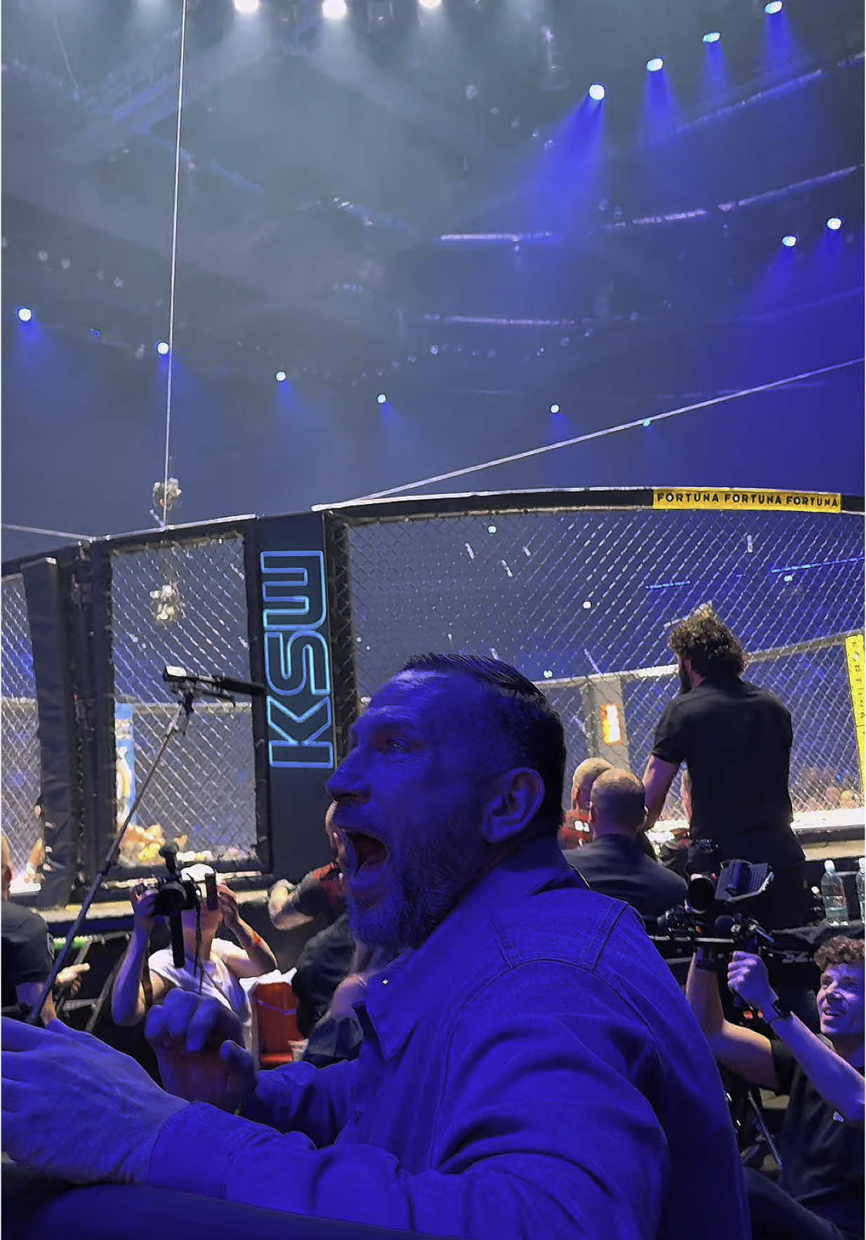 Reakcja Mameda Khalidova, Michała Materli & Fanów na wygraną Artura Szpilki na KSW105 !! 🥹✊🏼 #ksw105 @Mamed Khalidov @Kamiszka @KSW  