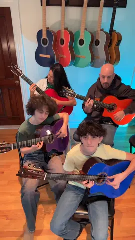 A family that goes live on TikTok together stays together❤️ #tiktoklive #livehighlights #guitar 