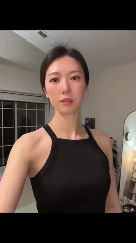 hi, This is my first outfit video. What to wear in a work day? Knee-length black dress and a black blazer. I’ll post more videos on workday outfit plus law related topics 