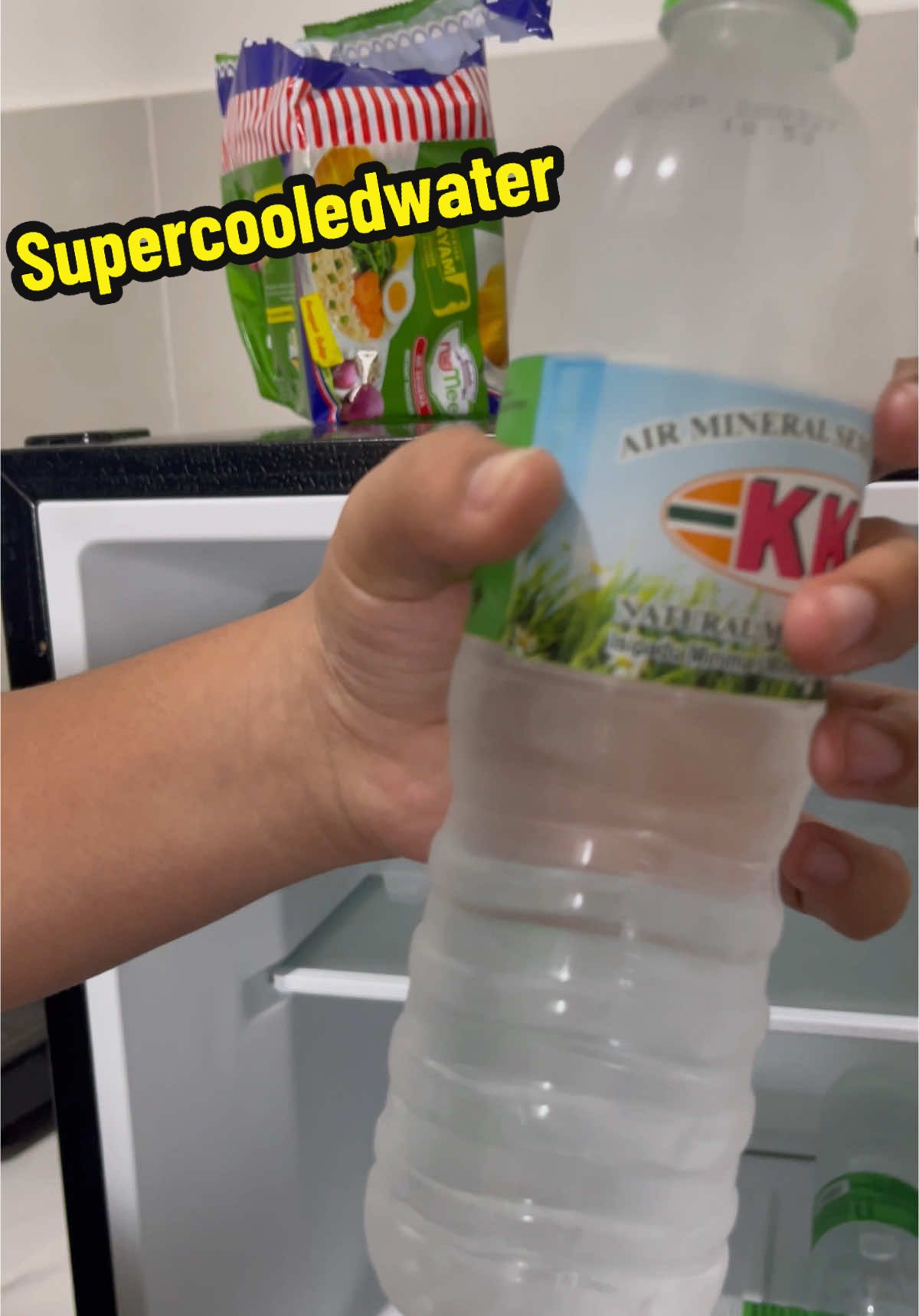 When a clear water turns to ice crystals. 🥶🥶🥶 #supercooledwater 