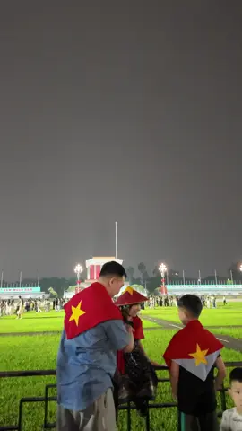 Những hình ảnh thật chân thực, cảm ơn mọi người đã luôn hứng thú với tất cả những gì liên quan đến văn hoá của đất nước. Cảm ơn khi Tiệm May Yêu Nước đã lan toả được niềm tự hoà hay đến tất cả mọi người 🥰. #tiemmayyeunuoc #teamyeunuoc #fyp #giaiphongmiennam #khanyeunuoc #TựHàoDânTộc #KhanSaoVang 
