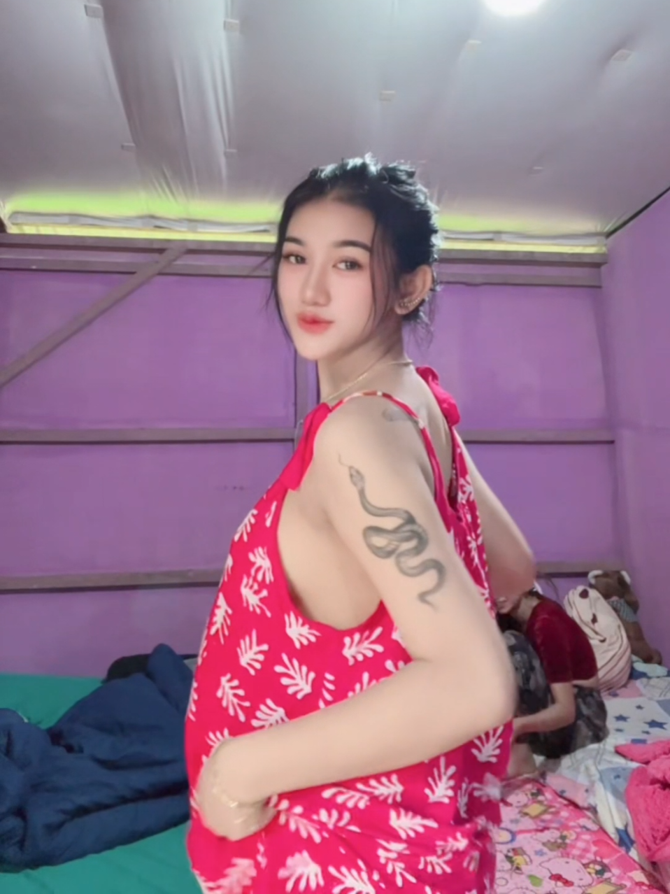 Pulen #bella #wanitaidaman #fyp #viralvideo #soundtrending #gemoy #manispedesngegigit #trendtiktok #idamanmu #lewatberanda #cantik 