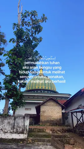 Sebelum jasadku tertimpa tanah, izinkan aku melihat berkali” senyum ibuku ye alllah🥹🤲🏻 #qoutesarabic#katabijak#orangtua#bungsu#arabicsad#masyaallahtabarakkallah#bismillahfyp#jج#fyp 