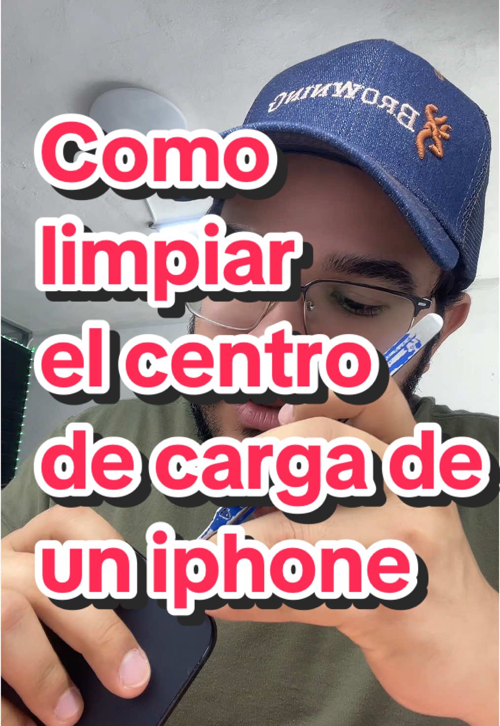 Respuesta a @George_Gold.mx como limpiar el centro de carga de un iphone #iphonesaltillo #respondiendopreguntas #respondiendocomentarios #bateriaiphone #iphonebateria 
