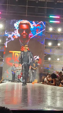 Ray G performing live Falling hitsong at Truth 256 live in concert at Mbarara University Inn #truth256 #truth256universityinn #truth256liveinconcert #bricepromotionz 