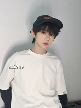 tetep ganteng kok heng🤍#chinese #chenyiheng_陈奕恒 #tffamily_4th_generation #tffamily🇨🇳💫 #jonathan #chenyiheng_陈奕恒🌸💫 