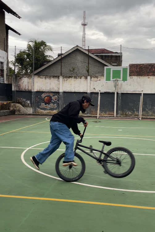 Pleyat pleyot pokonya😆 #bmx #bmxfreestyle #fyp #fypage 