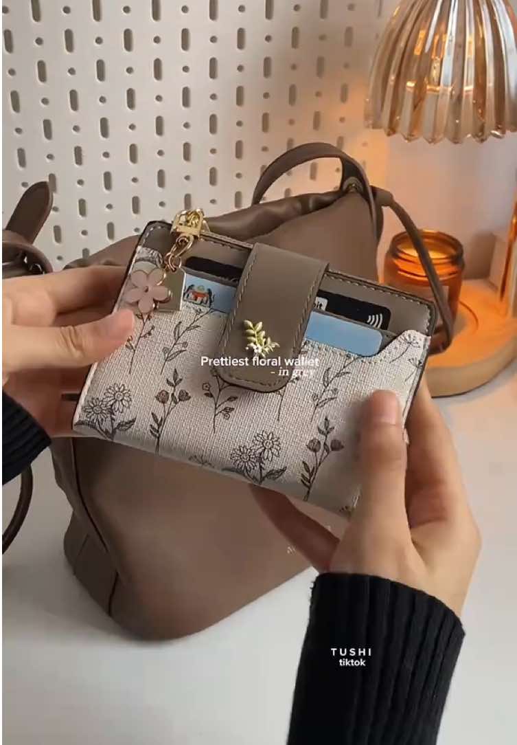 Floral wallet!⋆˚✿ dompet paling cantik i pernah adaa, sweet & feminine.  #wallet #walletforwomen #floral #dompet #dompetwanita #dompetmurah #aesthetic 
