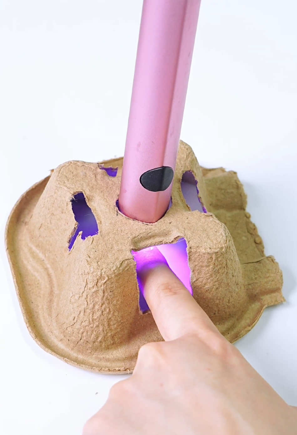Need a holder for the mini nail art lamp?🤔 Make one with paper coffee tray #nailtutorial #nailtips #nailsnails #minilamp #nailarttutorial #nailartistkim #nailart #nailtechlife #nailhacks #nailtech #nailpro #naildrill #naillamp #uvlight #tiktoknails #tiktoknails #gelnails #nailtools  #nailuvlamp #uvlamp #uvlampfornails #nailart #bqan #bqannails 