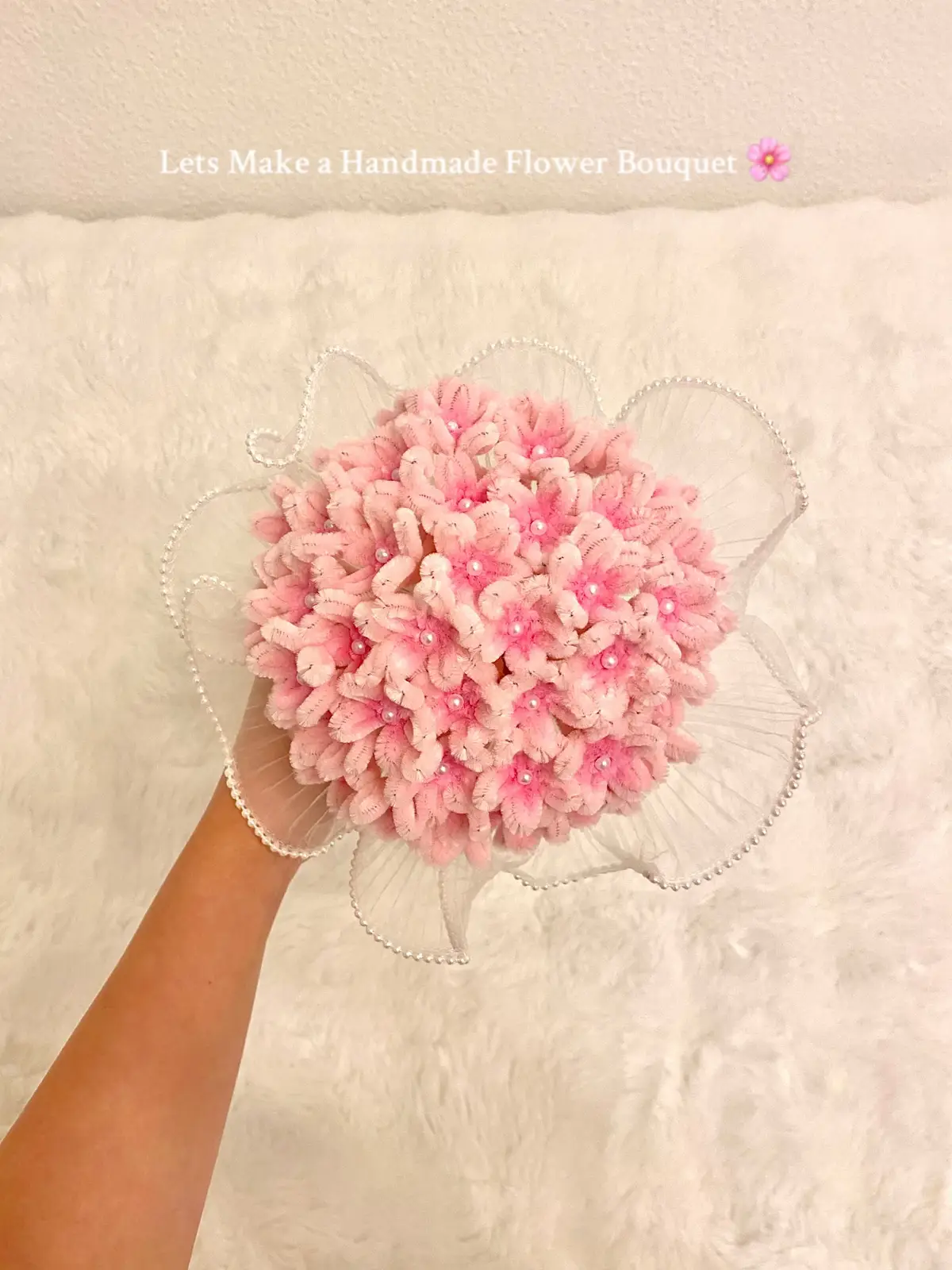 Made a cute little bouquet out of pipe cleaners. Swipe through to see how it came together. 🌸✨ #pipecleaners #pipecleanerart #bouquet #flowers #foryour #SmallBusiness #handmadegifts #handmadecraft #vira #fyp #fürdichpage #blumen #fyp #blumenstrauß #handmade #geschenkidee #viralvideos #tulip #fürdich 