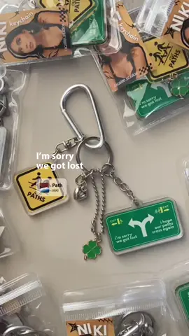 open pre-order keychain NIKI @NIKI hanya di localite.studios 🤍#niki #fyp #CapCut #foryou #SmallBusiness #keychain #gantungankunci #paths 