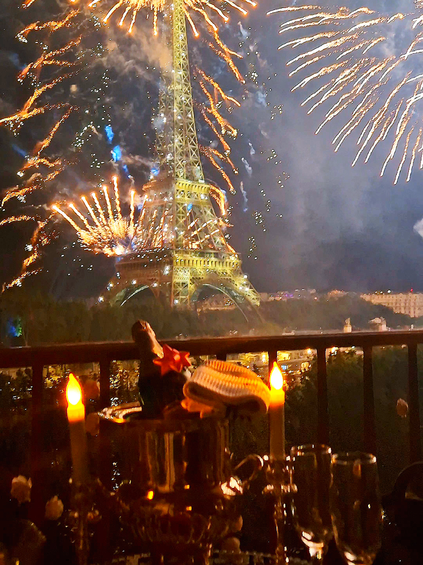 #fireworks #feuxdartifices  #eiffeltower #toureiffel #bastilleday #14july #14julliet  #paris #france 