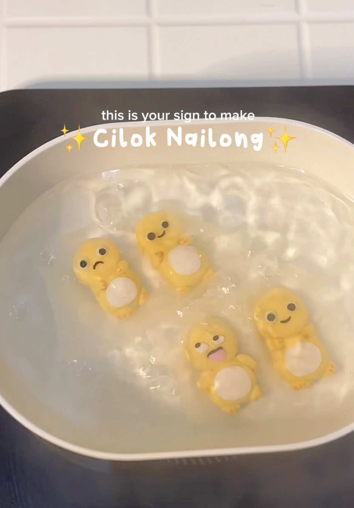 ✨resep cilok nailong 🌝🫶🏻 ini buat yg mau mau aja, soalnya 1 jam cuma jadi 4pcs😭 📝Bahan: 35g terigu 70g tapioka 65ml air panas *panas bgttt 1/2sdt bawang putih bubuk 1/2sdt garam pewarna makanan isian: keju/ayam suwir/dll *pokoknya diaduk semua & diulen bentar. dikasi pewarna makanan. lanjut shaping menurut kepercayaan & kesabaran masing2 *direbus di air mendidih 5-7 menit pokoknya sampe ngapung