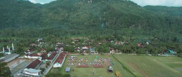 Ada yang hilang setiap kali langkah kaki menjauh, bukan sekadar tenda, bukan sekadar api unggun, tapi bagian dari hati yang tertinggal di sana. Lapangan Desa Tanjung Puro, kau telah menjadi saksi: kami pernah sekuat ini, kami pernah sebahagia ini, kami pernah sedekat ini. Kemah Bhakti 2025 — sampai jumpa di doa-doa kami. #SampaiJumpa #KemahTakTerlupakan #bsda 