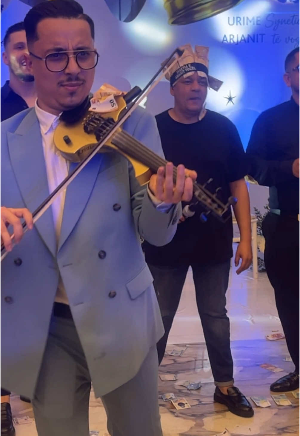 ska si Dasmat  ne Vendlindje ❤️ Ju pershendes nga zemra me me te miret 🥰🎻👑#kristianxhaferaj #violin #fyp #foryoupage❤️❤️ #pourtoi #iboshow #shqiptaretneperbote🇦🇱🌍 #muharremahmeti #batalionib13 #keşfetteyizzz #viral_video #kpop #floriantufallari #landiroko #pandora 
