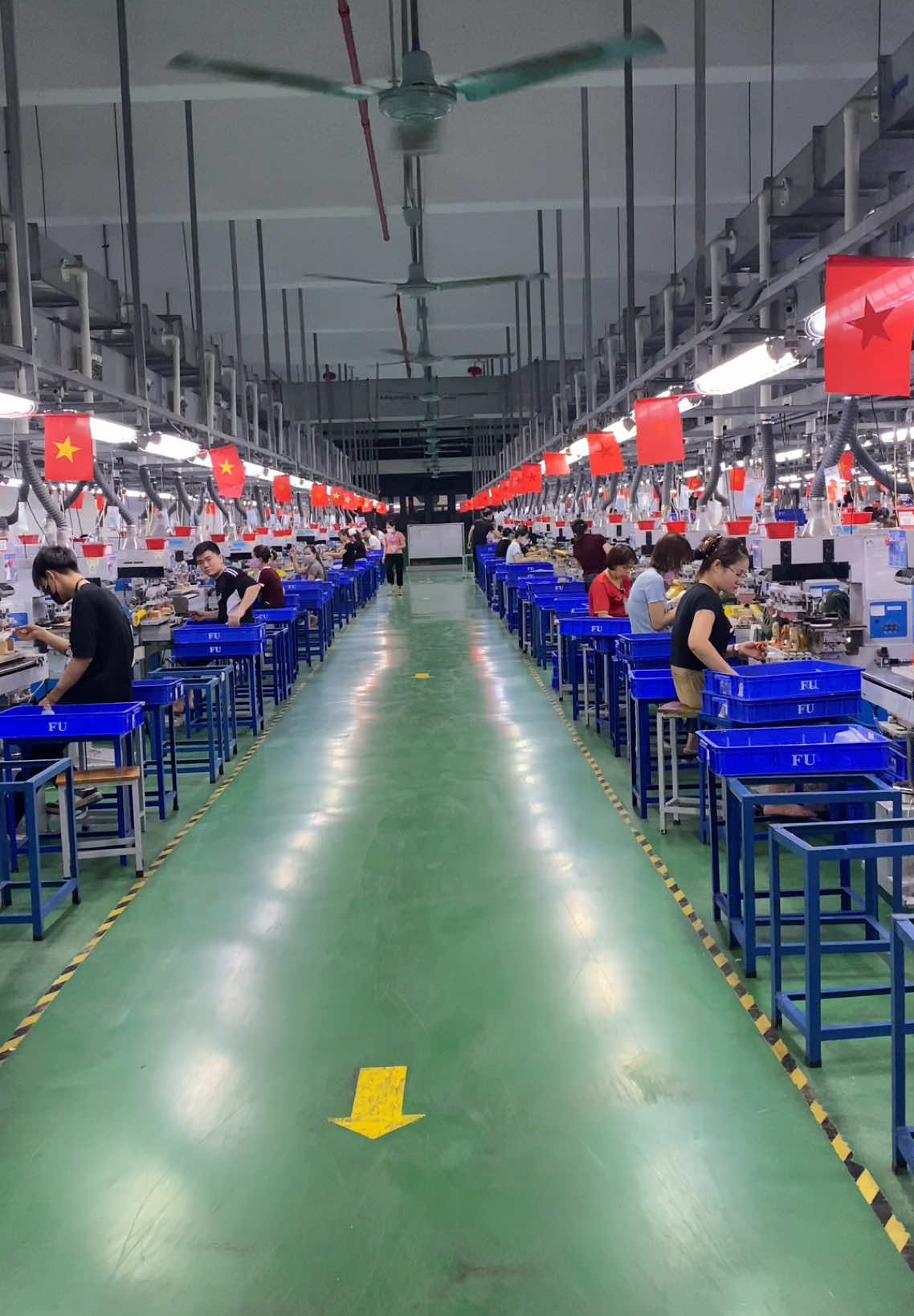 Làm cho cty Trung Quốc nhưng ngày lễ cờ cứ phải rợp công ty , Cũng cờ đỏ sao vàng tung bay phất phới  #FU !!! #xuhuong #giaiphongmiennam #quoctelaodong #trending #thaibinh 