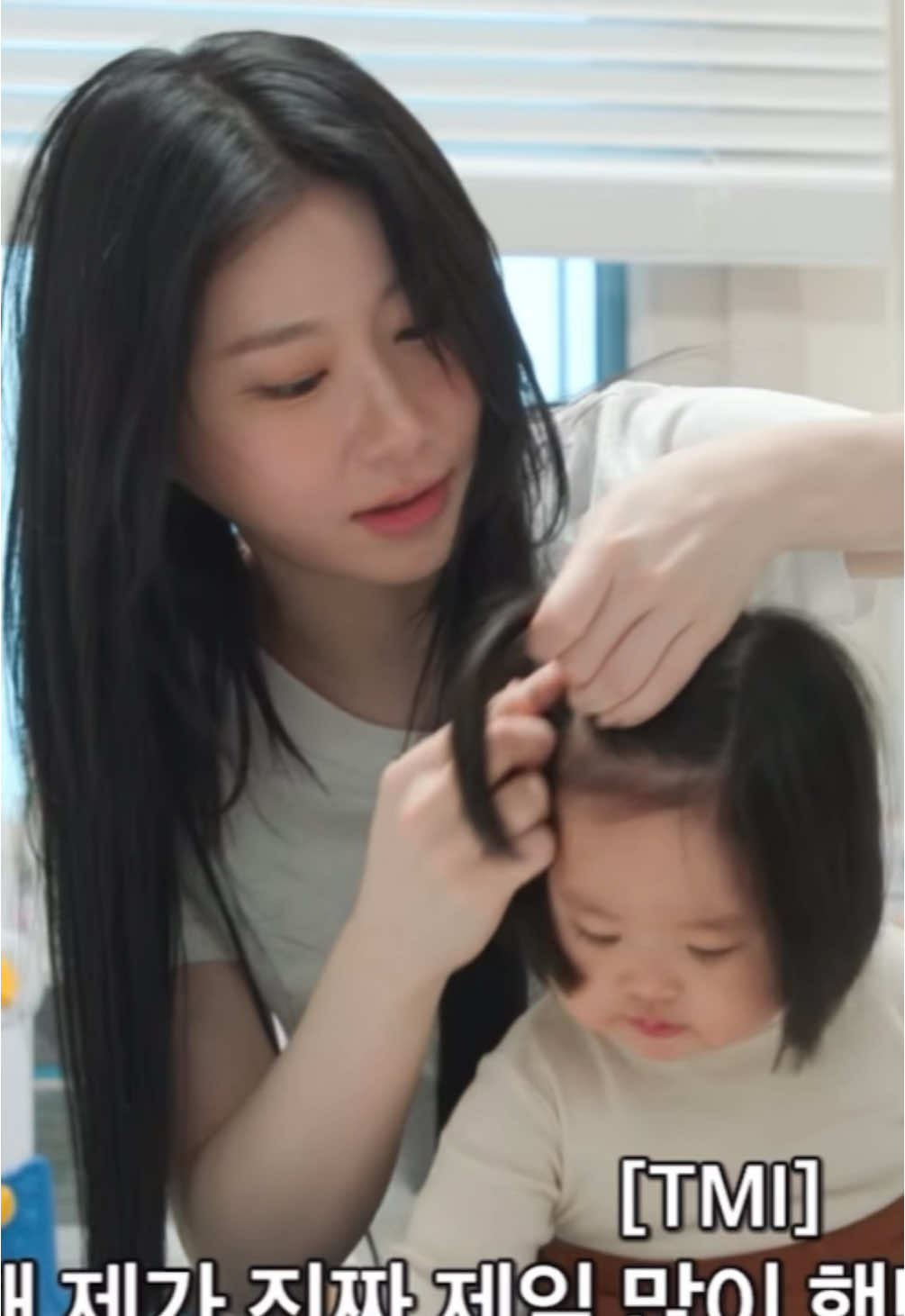 #CHAERYEONG BABYSITS A TODDLER, SHE SO CUTE😍😍 #ITZY #FYP #FORYOU 