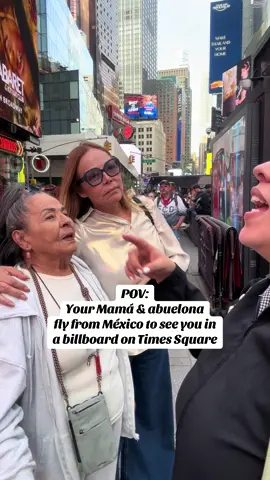 Mis mujeres ❤️ #mexicana #mexicantiktok #latina #mexicanoschingones #representationmatters #timesquare #nyc #musical #teatro #musicaltheatre #musicales #bodypositivity #representationmatters #sisepuede 