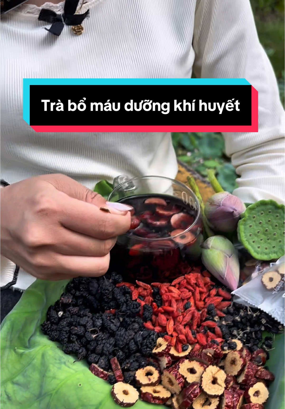 Trà bổ máu dưỡng khí huyết hỗ trợ bồi bổ sức khoẻ, ngủ ngon, và hỗ trợ trẻ hoá làn da! Chỉ với 99k rinh về tay hộp trà 30 gói tặng thêm 6 quà ạ! #trabomau #trabomauduonghuyet #tuyenthanthien #trabokhihuyet #trangon #trehoada #ngungon 